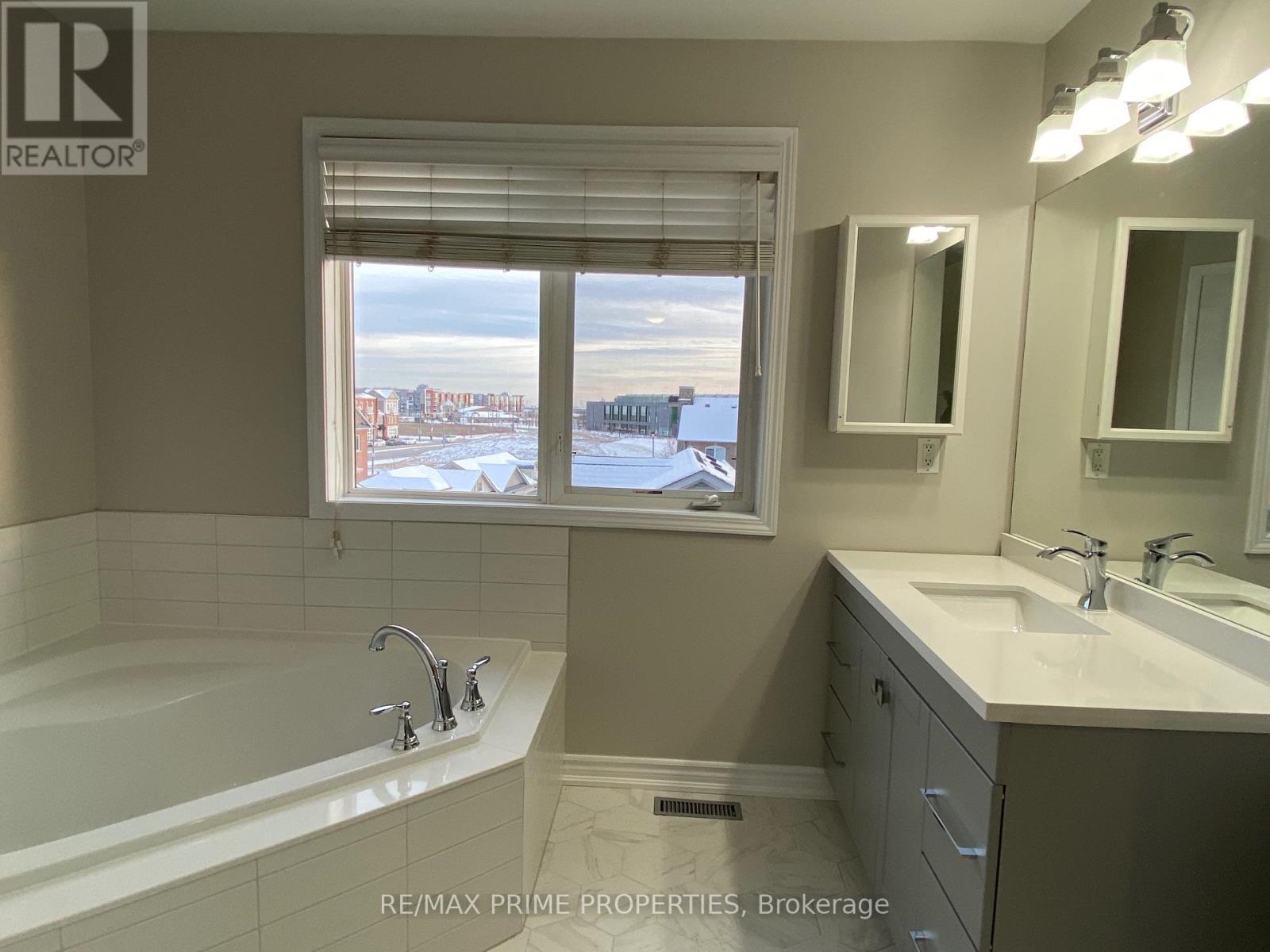 #main - 119 Settlement Park Avenue, Markham, Ontario  L6B 1B6 - Photo 11 - N12560834