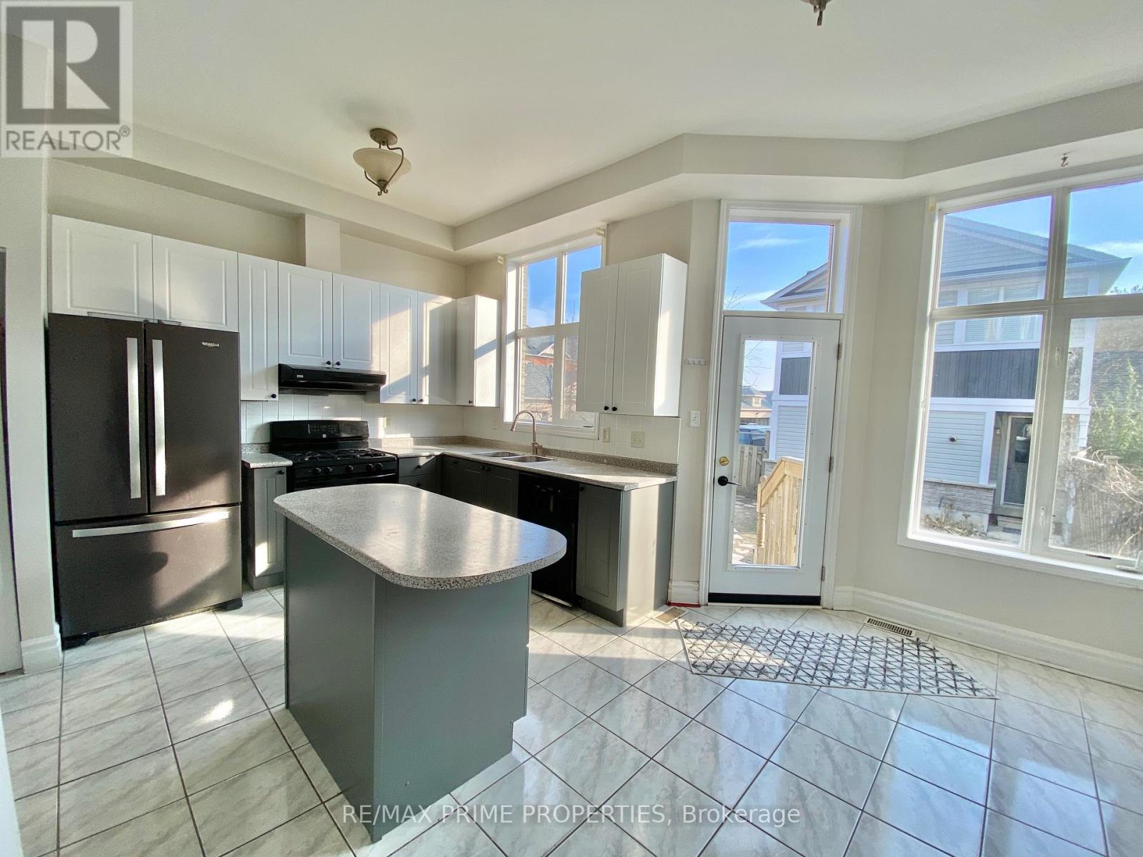 #main - 119 Settlement Park Avenue, Markham, Ontario  L6B 1B6 - Photo 5 - N12560834