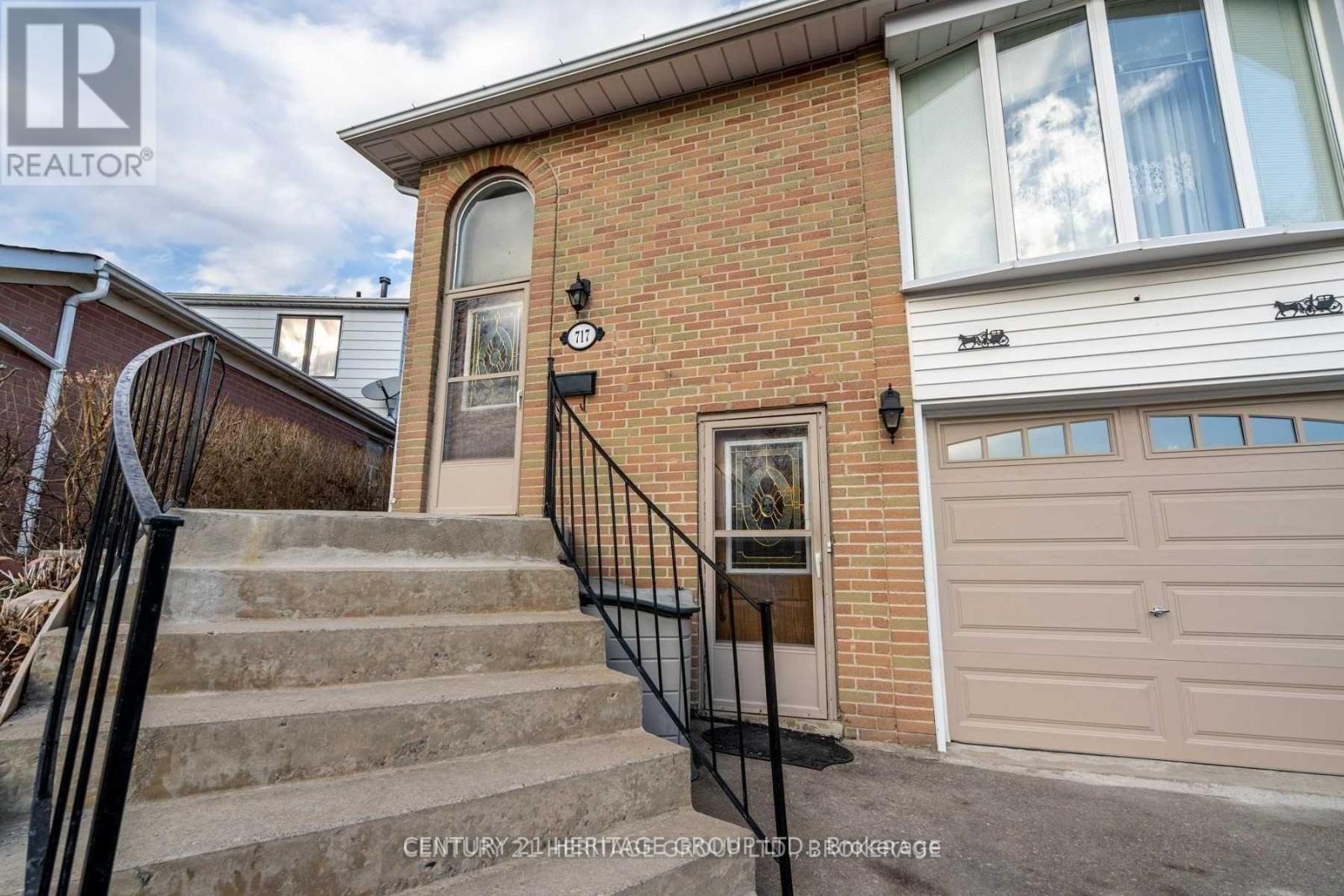 717 JACKSON COURT, Newmarket, Ontario