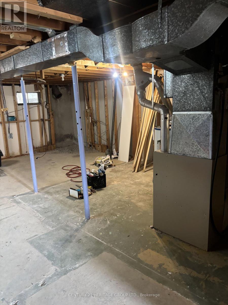 717 Jackson Court, Newmarket, Ontario  L3Y 5A5 - Photo 10 - N12560844