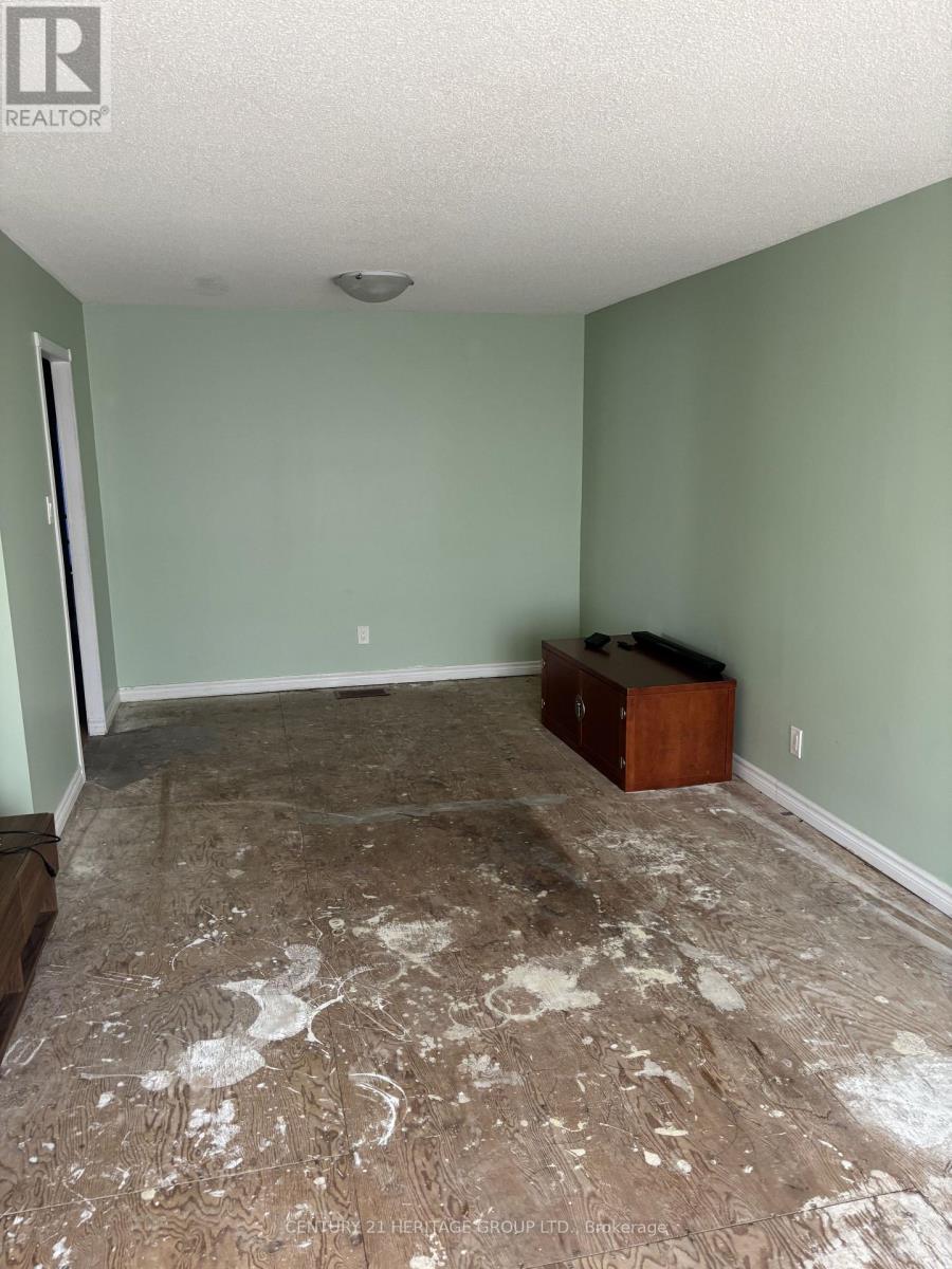 717 Jackson Court, Newmarket, Ontario  L3Y 5A5 - Photo 2 - N12560844