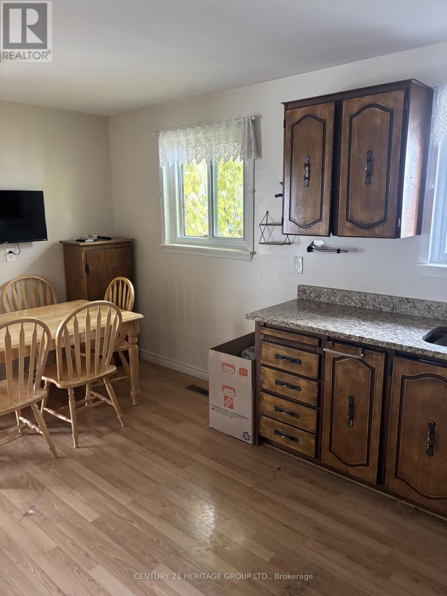 717 Jackson Court, Newmarket, Ontario  L3Y 5A5 - Photo 3 - N12560844