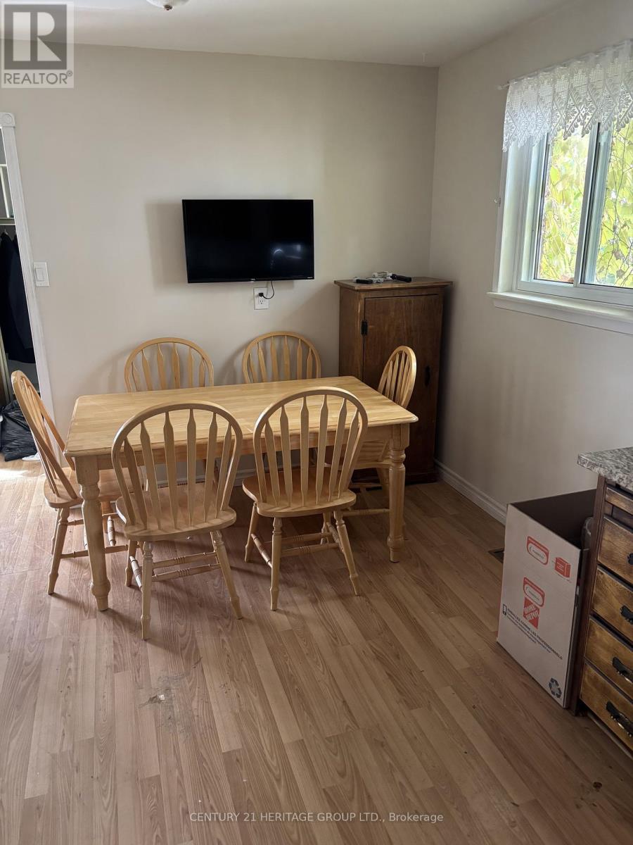 717 Jackson Court, Newmarket, Ontario  L3Y 5A5 - Photo 4 - N12560844