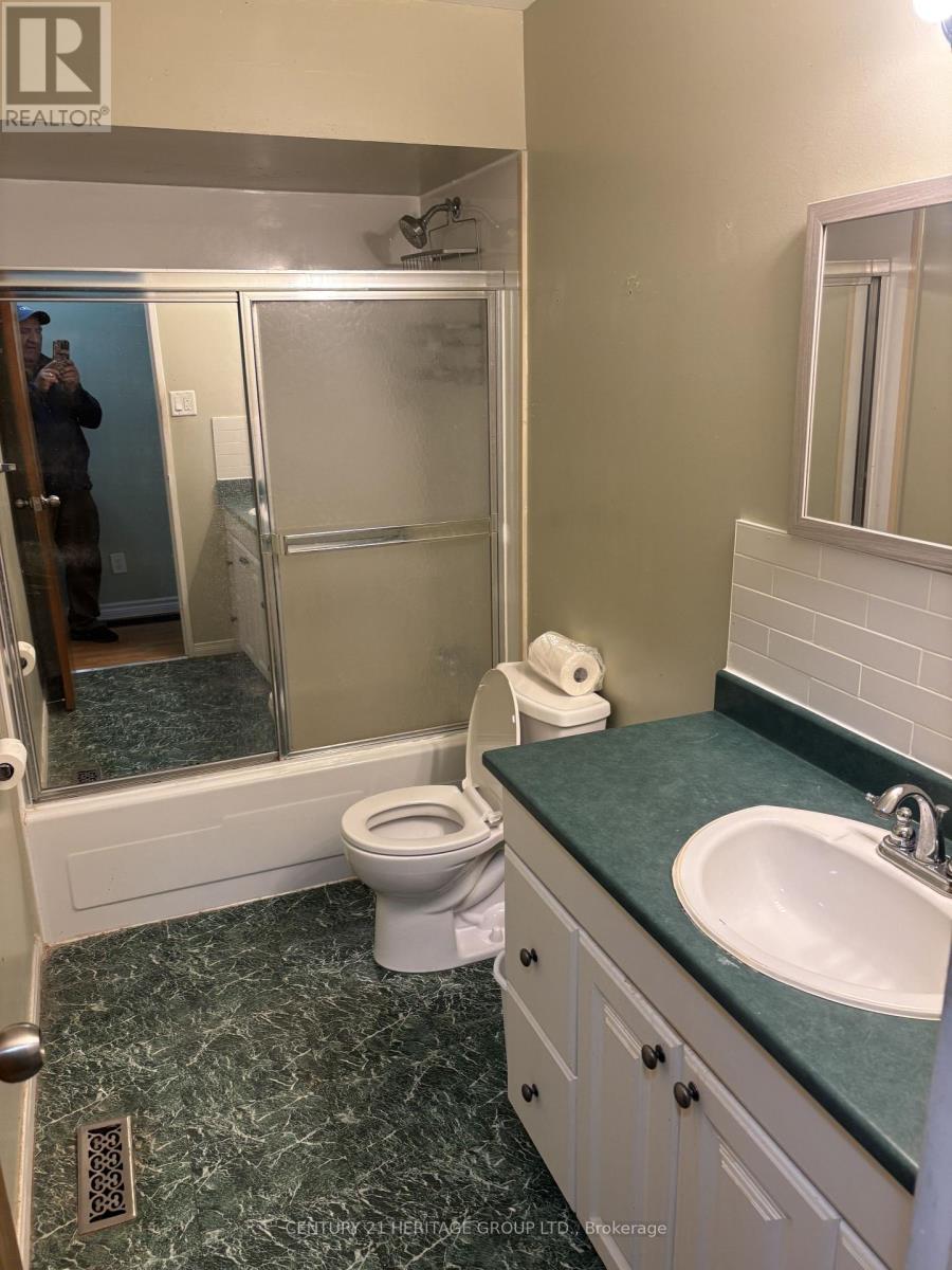 717 Jackson Court, Newmarket, Ontario  L3Y 5A5 - Photo 6 - N12560844