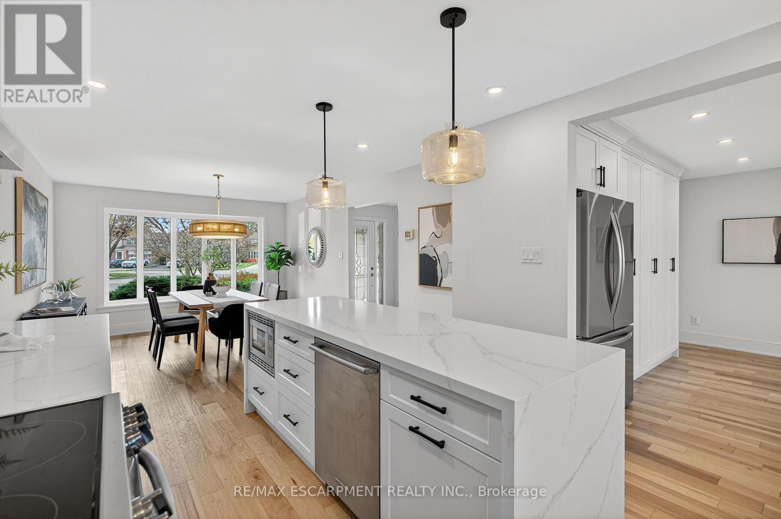 2347 Tweedsmuir Court, Burlington, Ontario L7P 4K9 - Photo 9 - W12560848