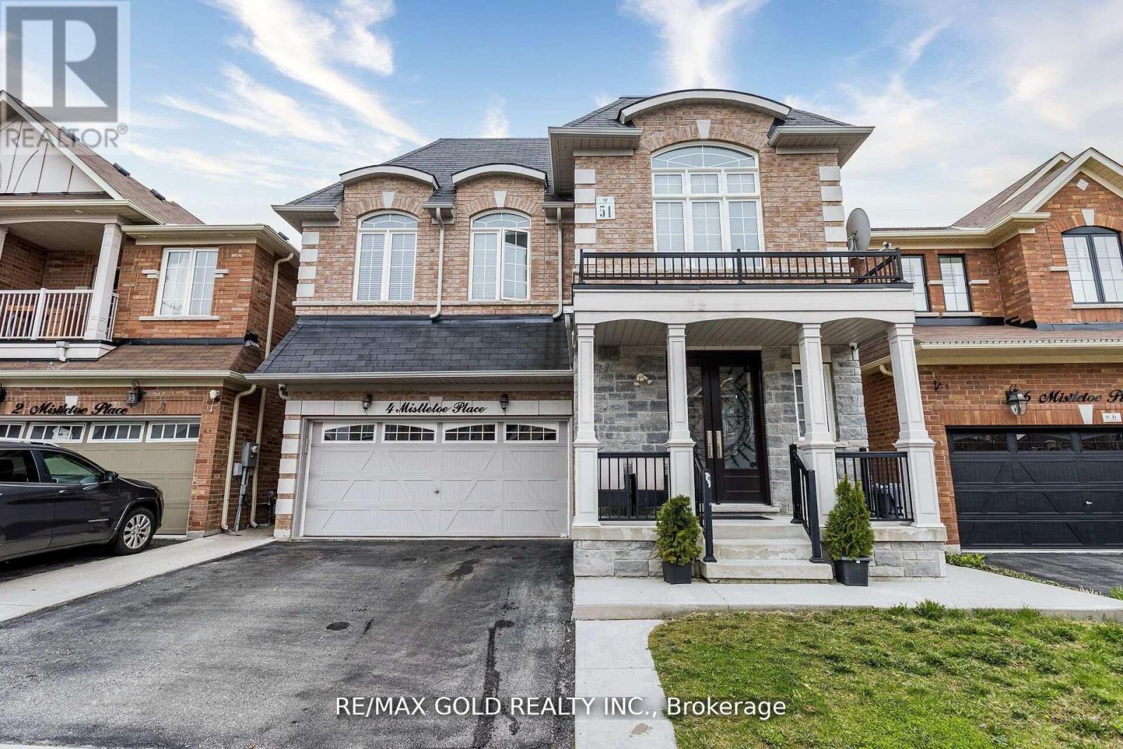 4 Mistletoe Place, Brampton, Ontario  L6Y 0G4 - Photo 1 - W12560890