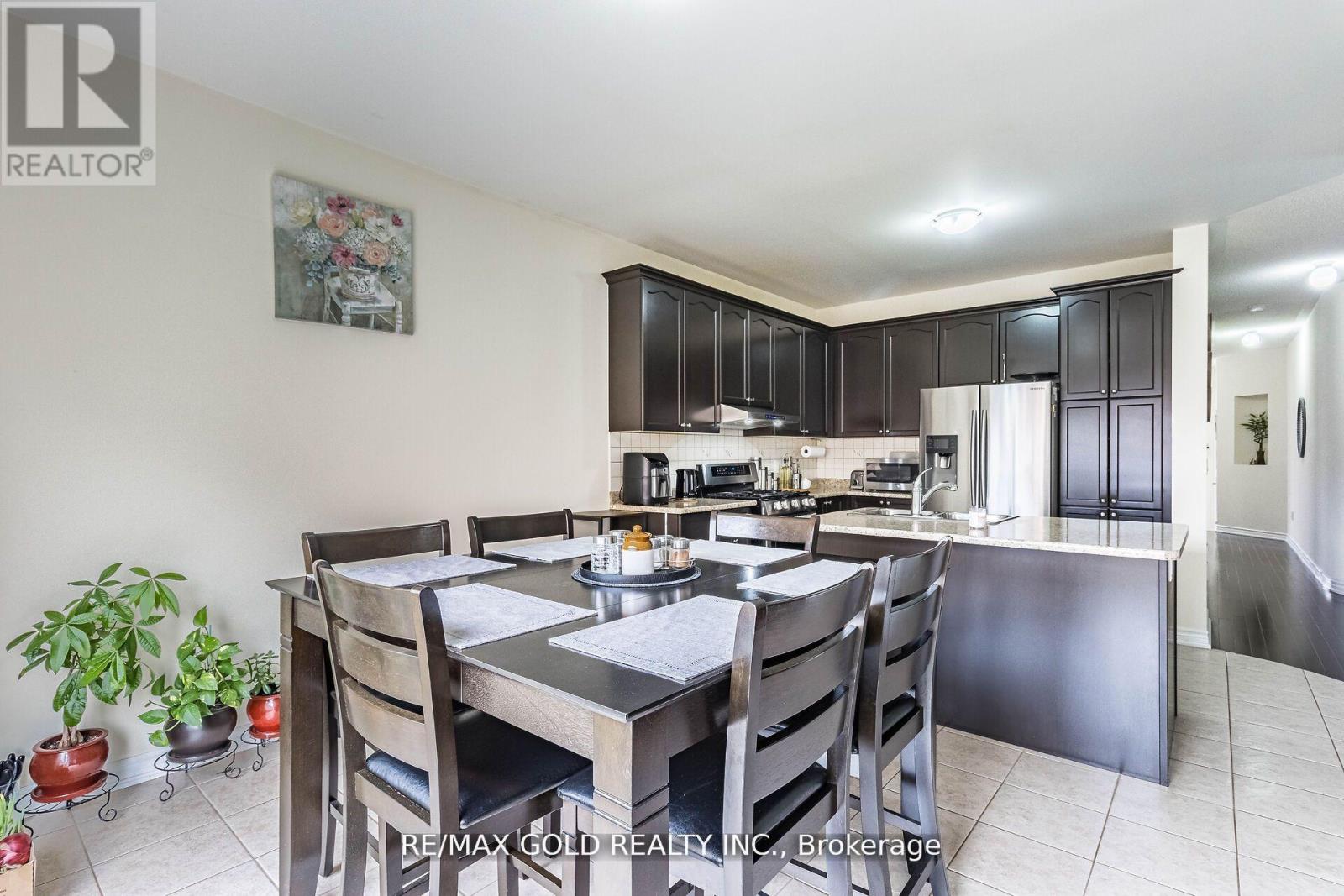4 Mistletoe Place, Brampton, Ontario  L6Y 0G4 - Photo 11 - W12560890