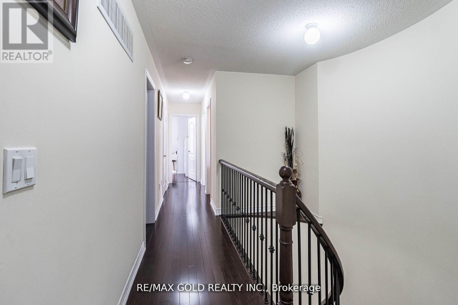 4 Mistletoe Place, Brampton, Ontario  L6Y 0G4 - Photo 20 - W12560890