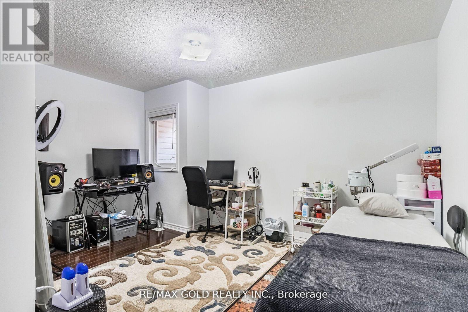 4 Mistletoe Place, Brampton, Ontario  L6Y 0G4 - Photo 21 - W12560890