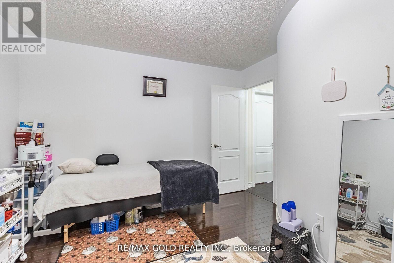 4 Mistletoe Place, Brampton, Ontario  L6Y 0G4 - Photo 22 - W12560890