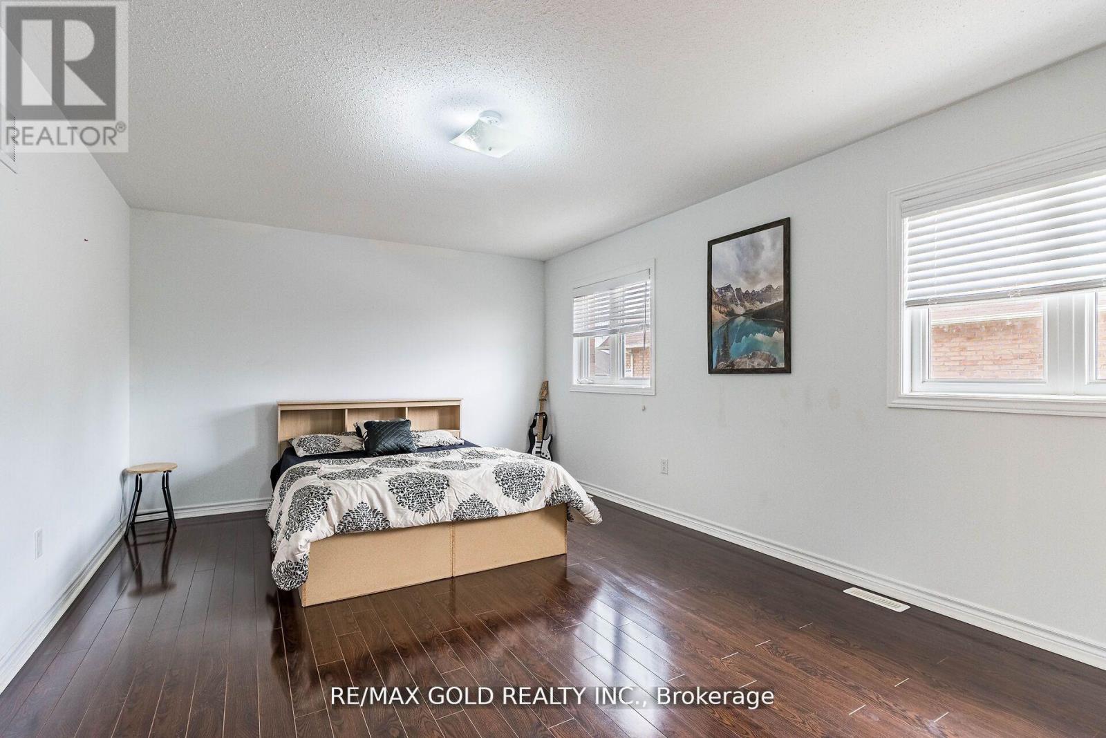 4 Mistletoe Place, Brampton, Ontario  L6Y 0G4 - Photo 23 - W12560890