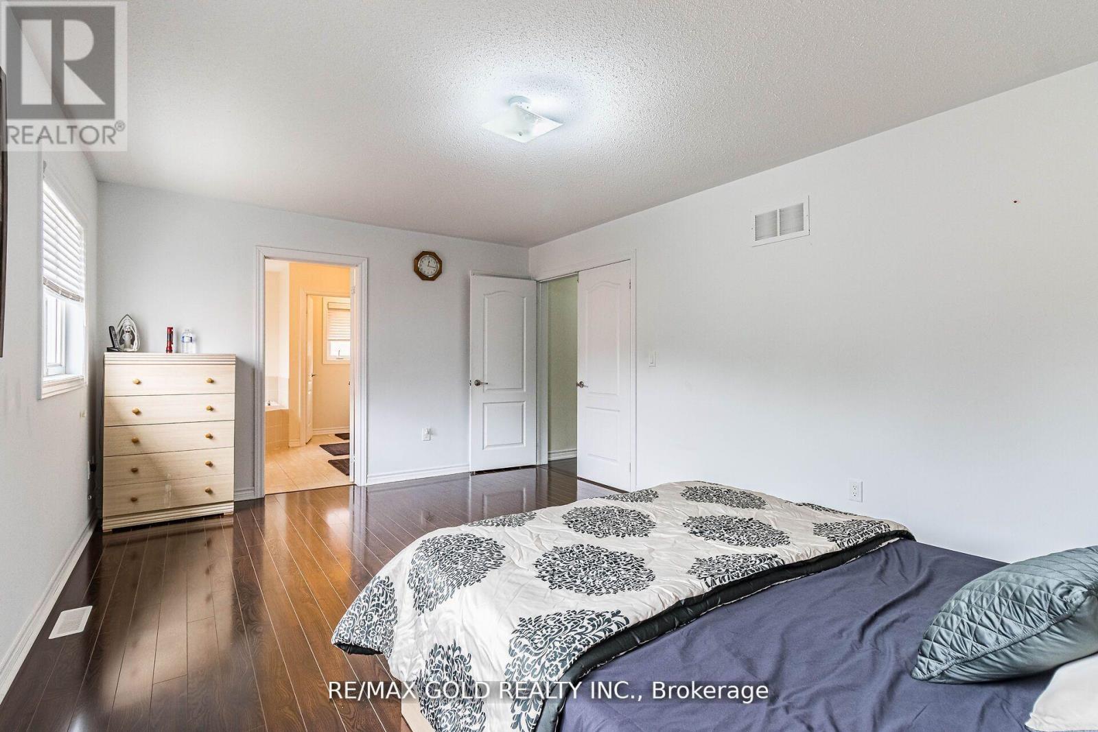 4 Mistletoe Place, Brampton, Ontario  L6Y 0G4 - Photo 24 - W12560890