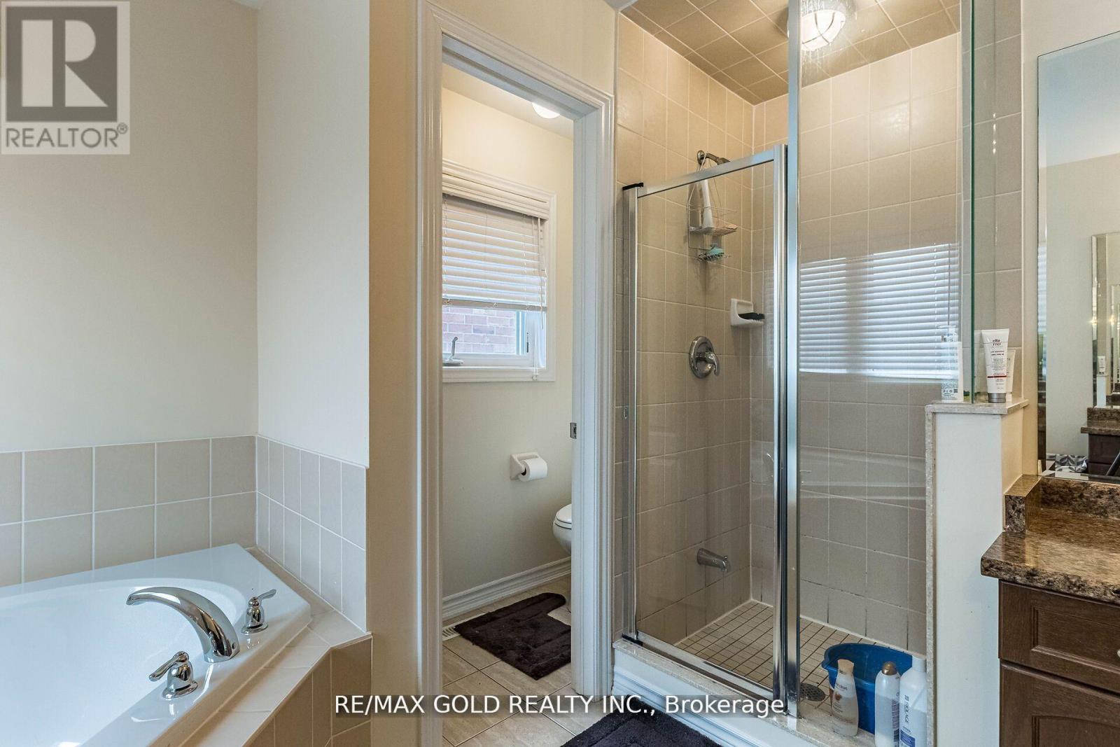 4 Mistletoe Place, Brampton, Ontario  L6Y 0G4 - Photo 27 - W12560890