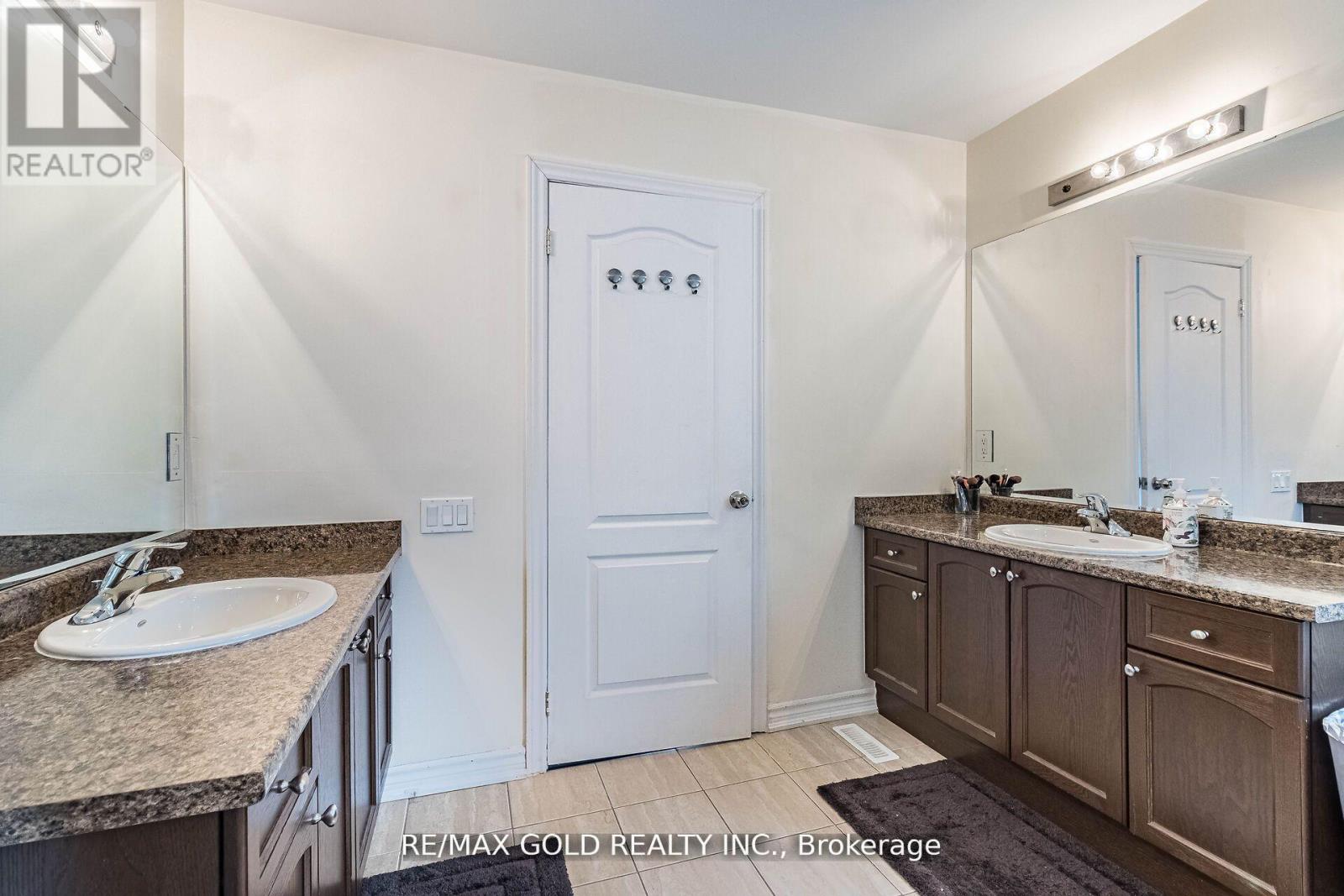 4 Mistletoe Place, Brampton, Ontario  L6Y 0G4 - Photo 28 - W12560890