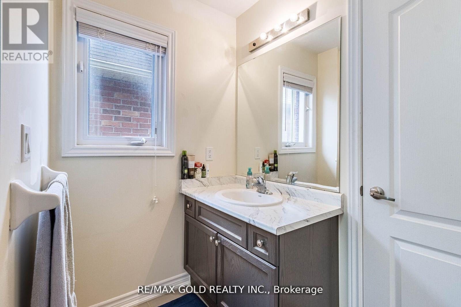 4 Mistletoe Place, Brampton, Ontario  L6Y 0G4 - Photo 31 - W12560890