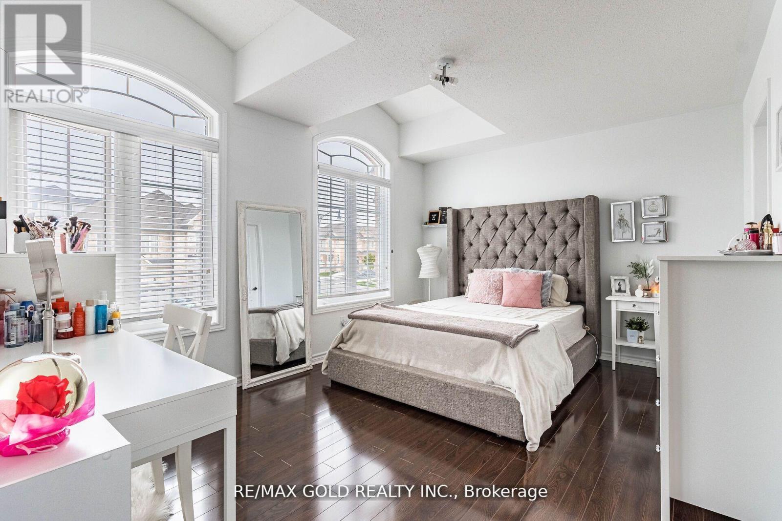 4 Mistletoe Place, Brampton, Ontario  L6Y 0G4 - Photo 34 - W12560890