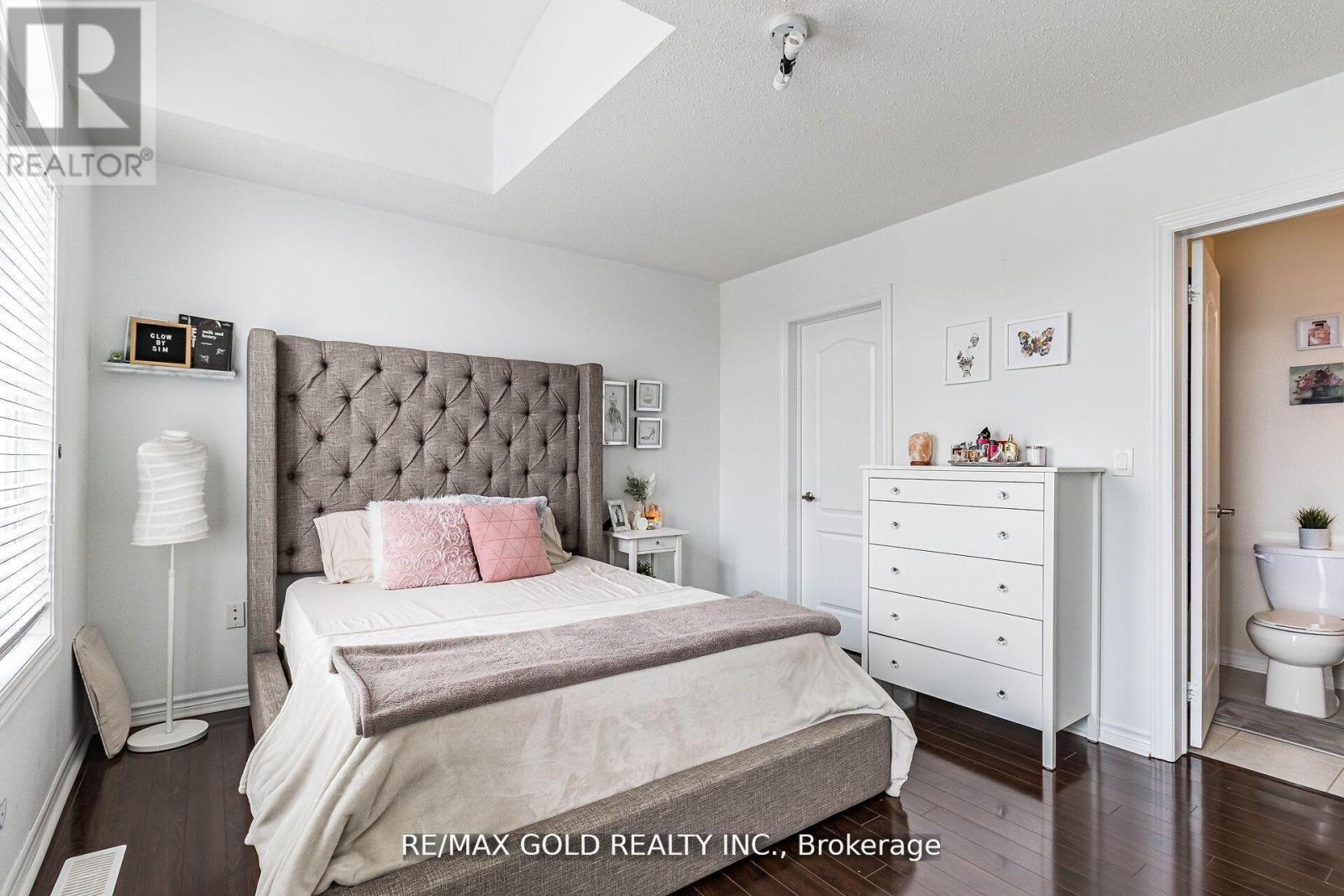 4 Mistletoe Place, Brampton, Ontario  L6Y 0G4 - Photo 35 - W12560890