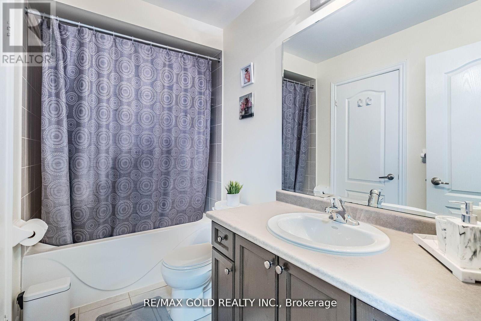 4 Mistletoe Place, Brampton, Ontario  L6Y 0G4 - Photo 37 - W12560890