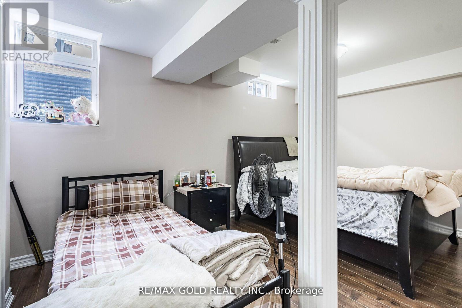 4 Mistletoe Place, Brampton, Ontario  L6Y 0G4 - Photo 40 - W12560890