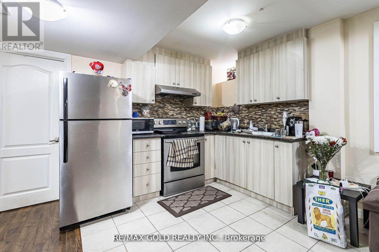 4 Mistletoe Place, Brampton, Ontario  L6Y 0G4 - Photo 43 - W12560890