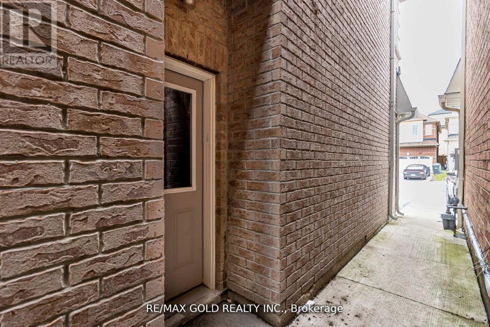 4 Mistletoe Place, Brampton, Ontario  L6Y 0G4 - Photo 50 - W12560890