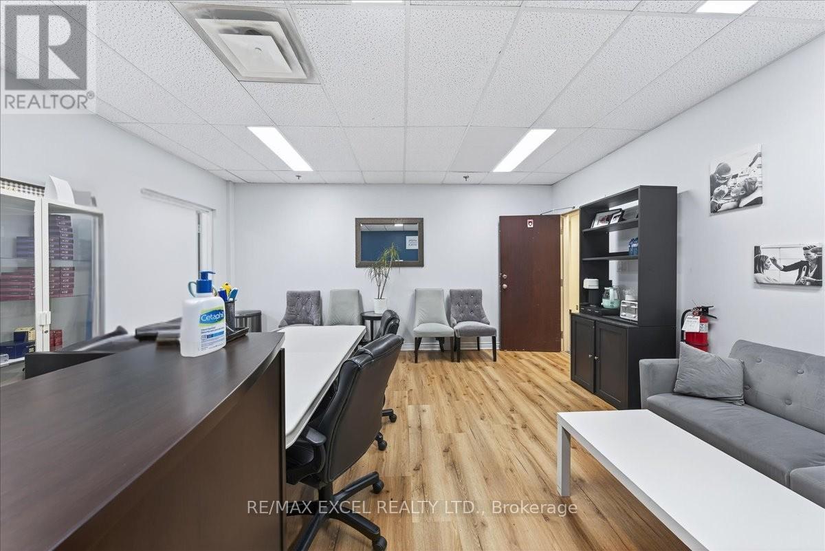 339 & 350 - 1550 South Gateway Road, Mississauga, Ontario  L4W 5G6 - Photo 13 - W12560916