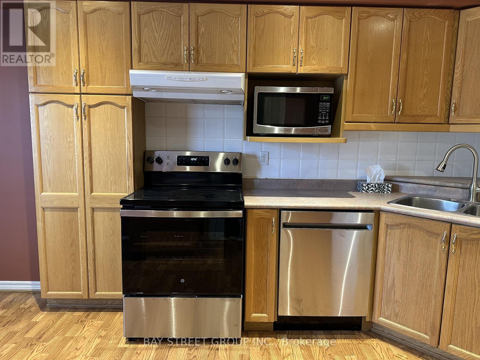 34 - 810 Golf Links Road, Hamilton, Ontario  L9K 1J7 - Photo 11 - X12526548