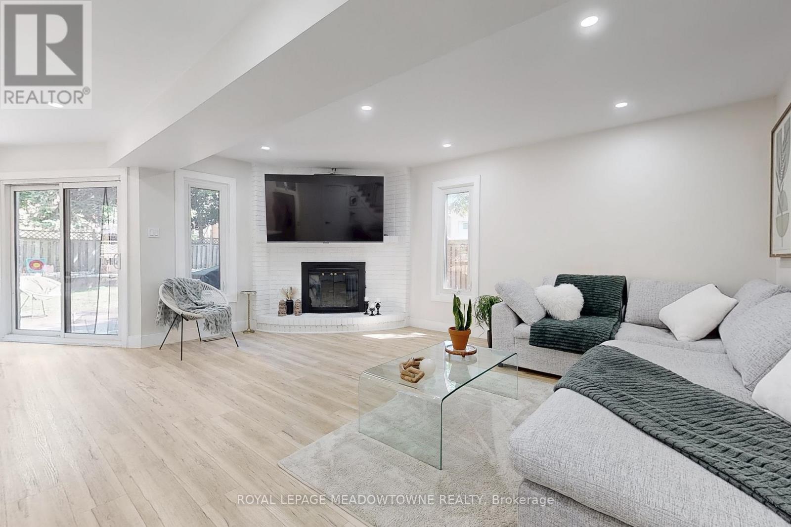 365 Celtic Drive, Hamilton, Ontario  L8E 4N1 - Photo 9 - X12560904