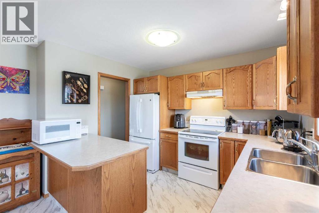 5204 42 Street, Innisfail, Alberta  T4G 1K3 - Photo 9 - A2247943