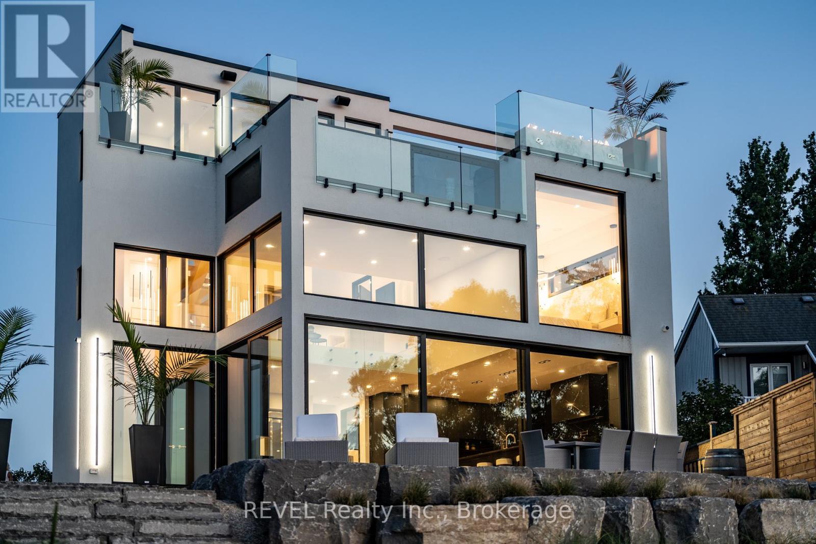 6 Firelane 11 Street, Niagara-On-The-Lake, Ontario L0S 1J0 - Photo 2 - X12448305