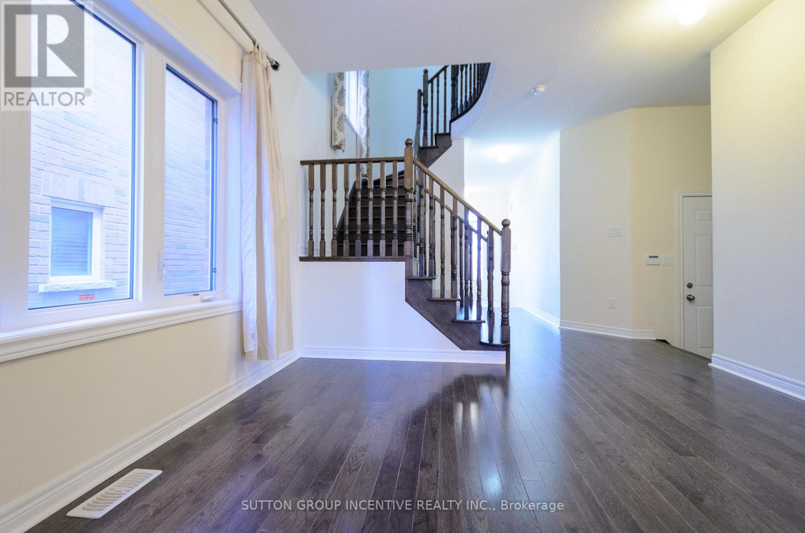 15 Forsyth Crescent, Barrie, Ontario  L4N 5K4 - Photo 4 - S12557854