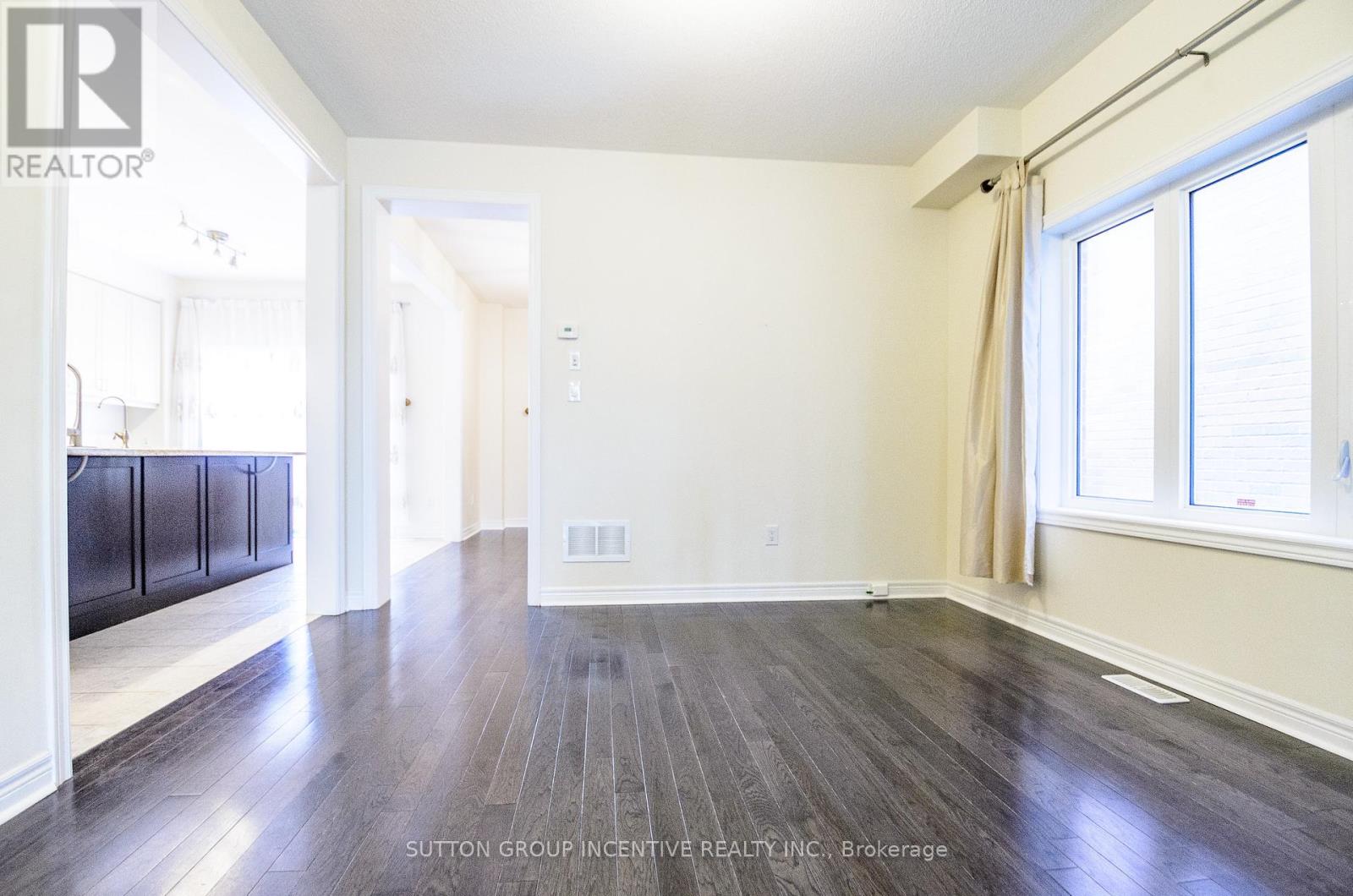 15 Forsyth Crescent, Barrie, Ontario  L4N 5K4 - Photo 5 - S12557854