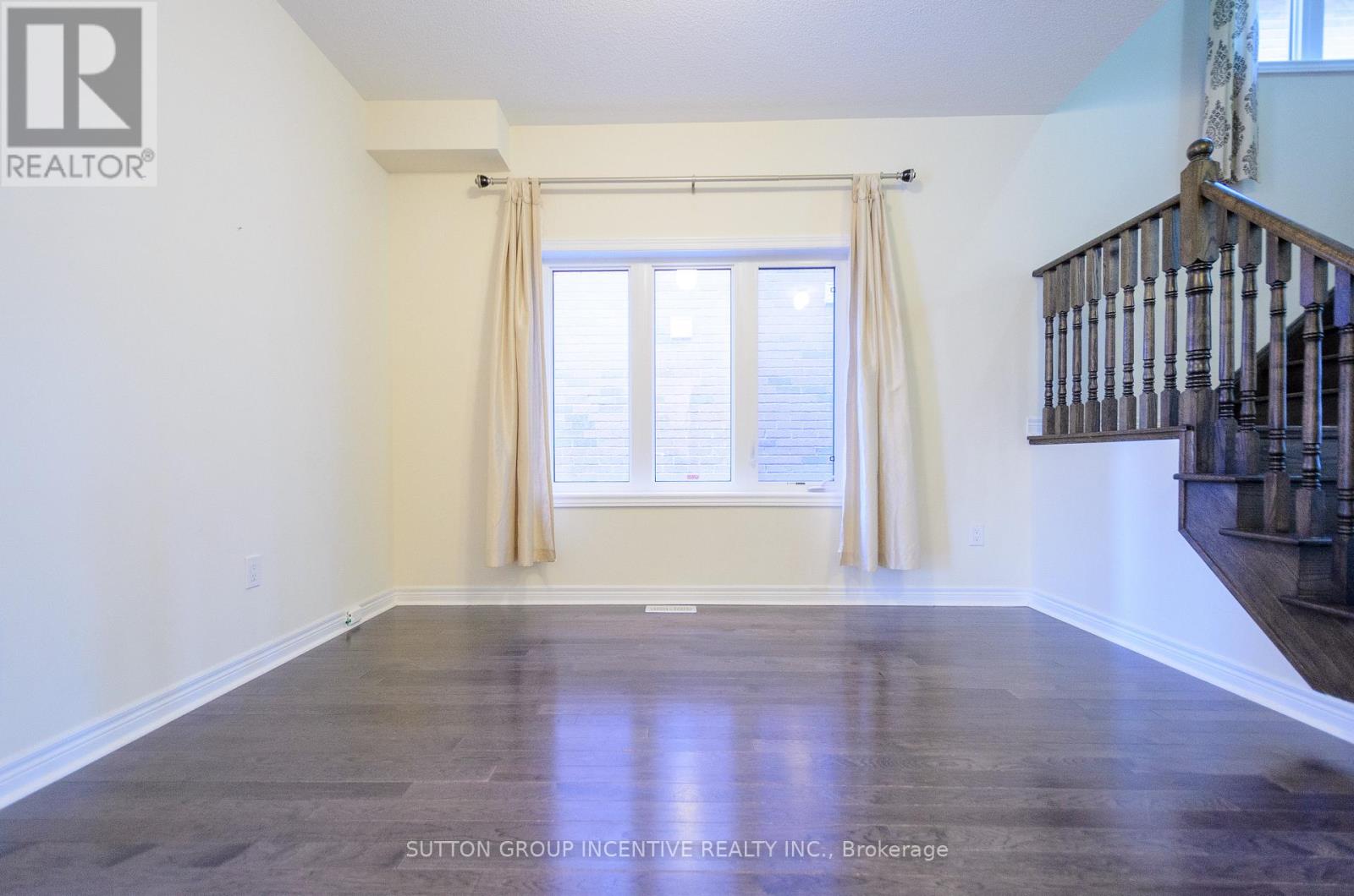 15 Forsyth Crescent, Barrie, Ontario  L4N 5K4 - Photo 3 - S12557854