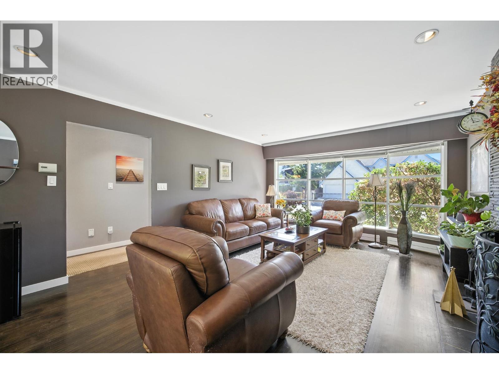 8600 Fairway Road, Richmond, British Columbia  V7C 1Y6 - Photo 2 - R3068713