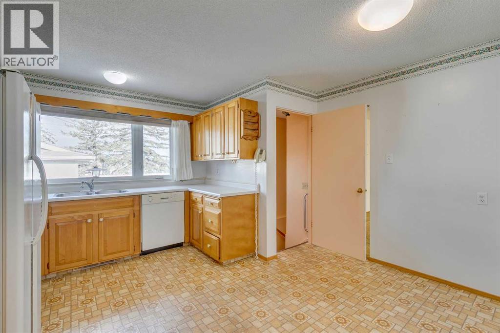 916 Mapledale Place Se, Calgary, Alberta  T2J 1W6 - Photo 12 - A2270331