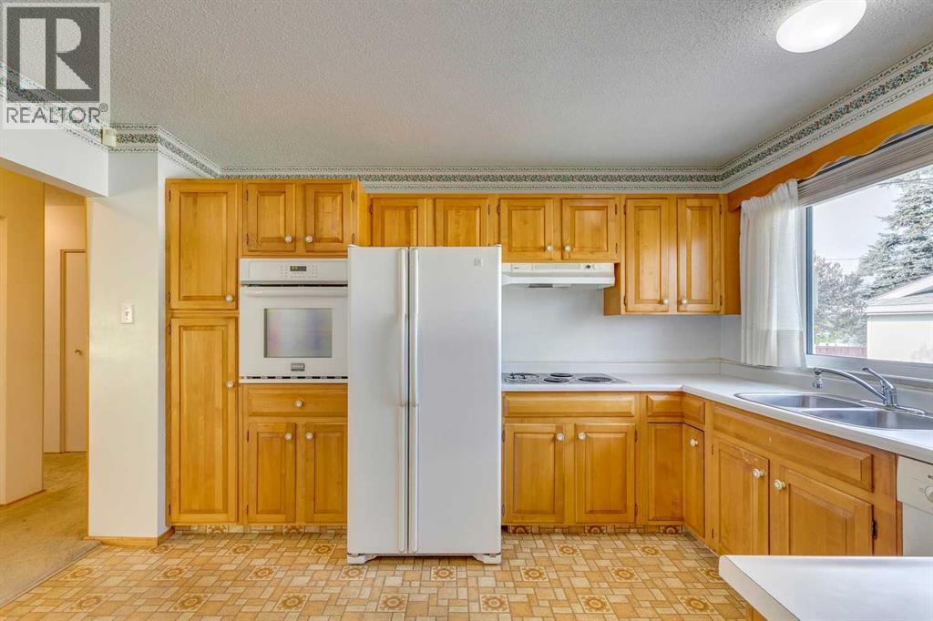 916 Mapledale Place Se, Calgary, Alberta  T2J 1W6 - Photo 10 - A2270331