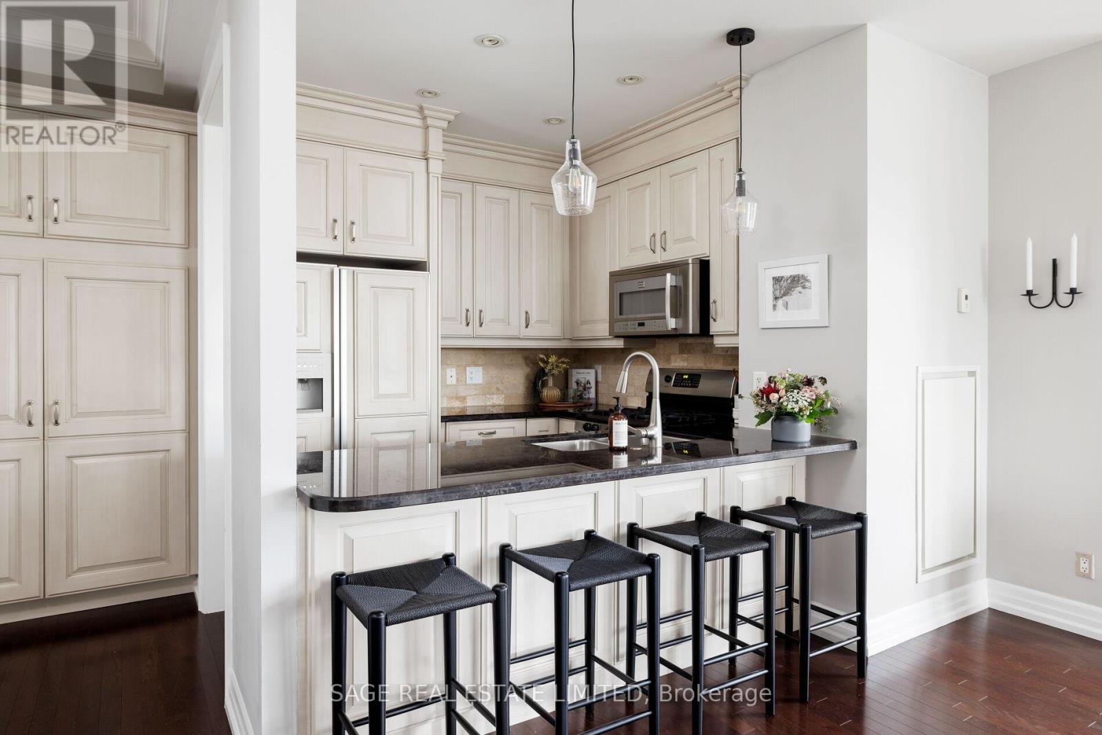 416 - 21 Burkebrook Place, Toronto, Ontario  M4G 0A2 - Photo 8 - C12560924