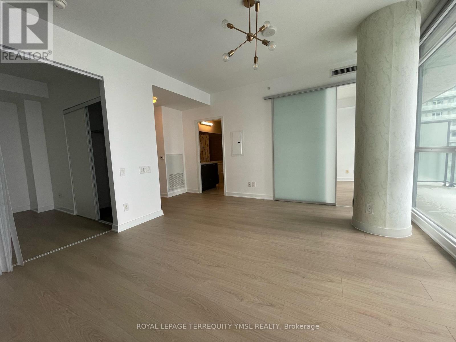 2701 - 290 Adelaide Street, Toronto, Ontario  M5V 1P6 - Photo 3 - C12560926