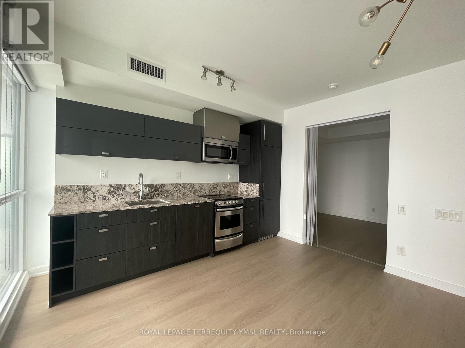 2701 - 290 Adelaide Street, Toronto, Ontario  M5V 1P6 - Photo 4 - C12560926