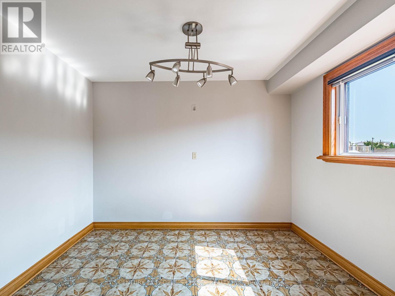 Upper - 110 Houston Road, Vaughan, Ontario  L4L 1V3 - Photo 17 - N12560936