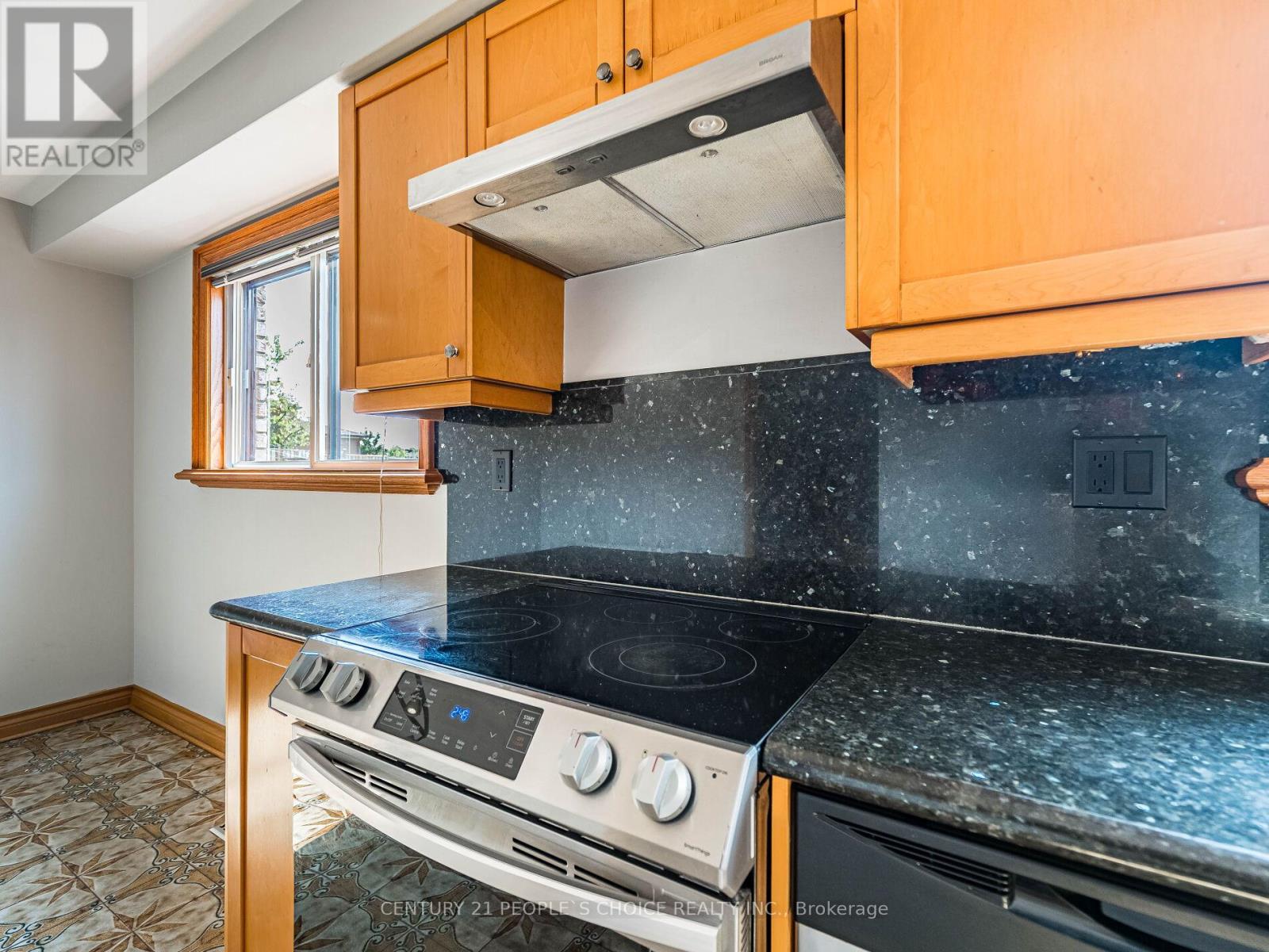 Upper - 110 Houston Road, Vaughan, Ontario  L4L 1V3 - Photo 22 - N12560936