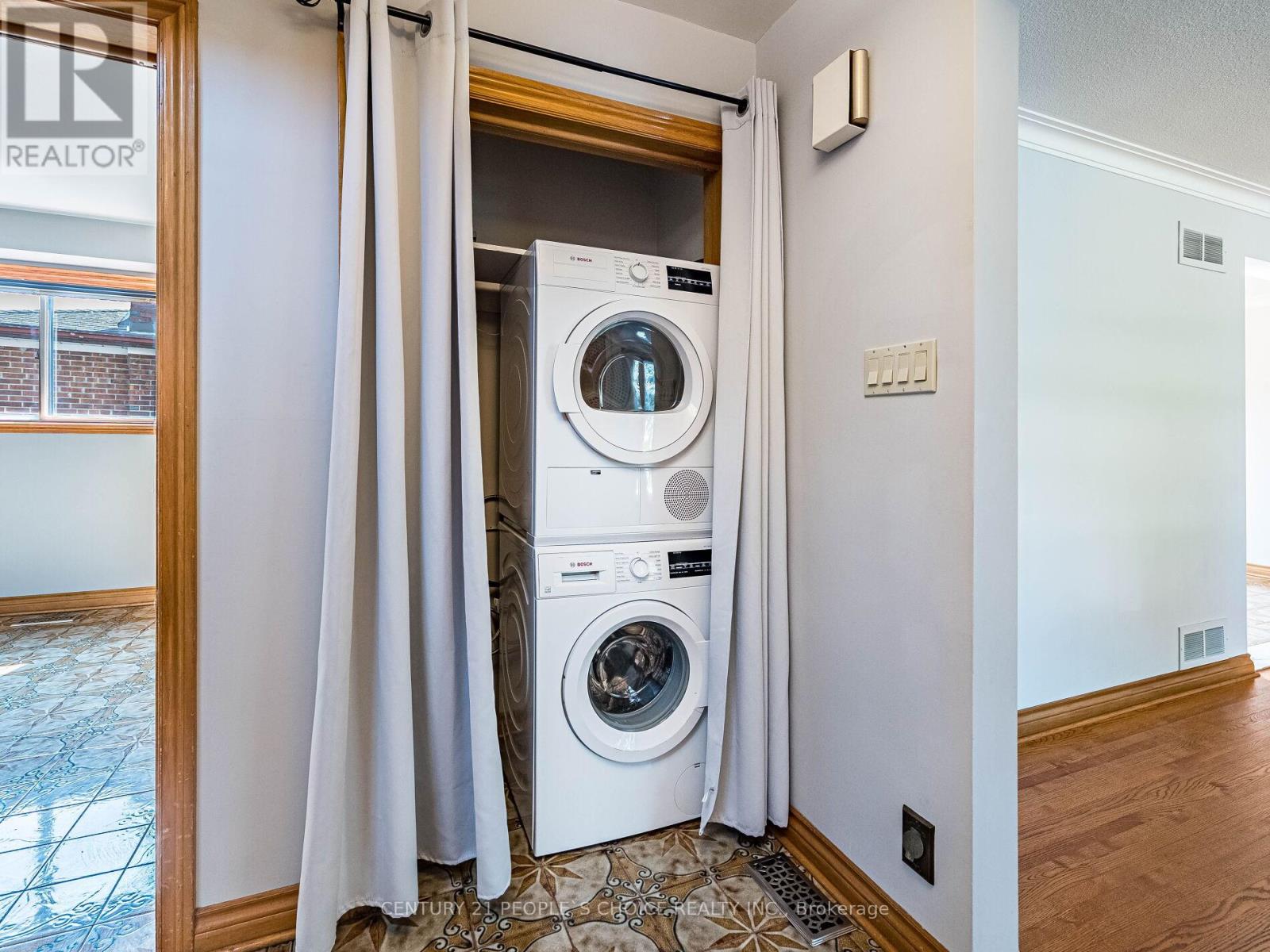 Upper - 110 Houston Road, Vaughan, Ontario  L4L 1V3 - Photo 25 - N12560936