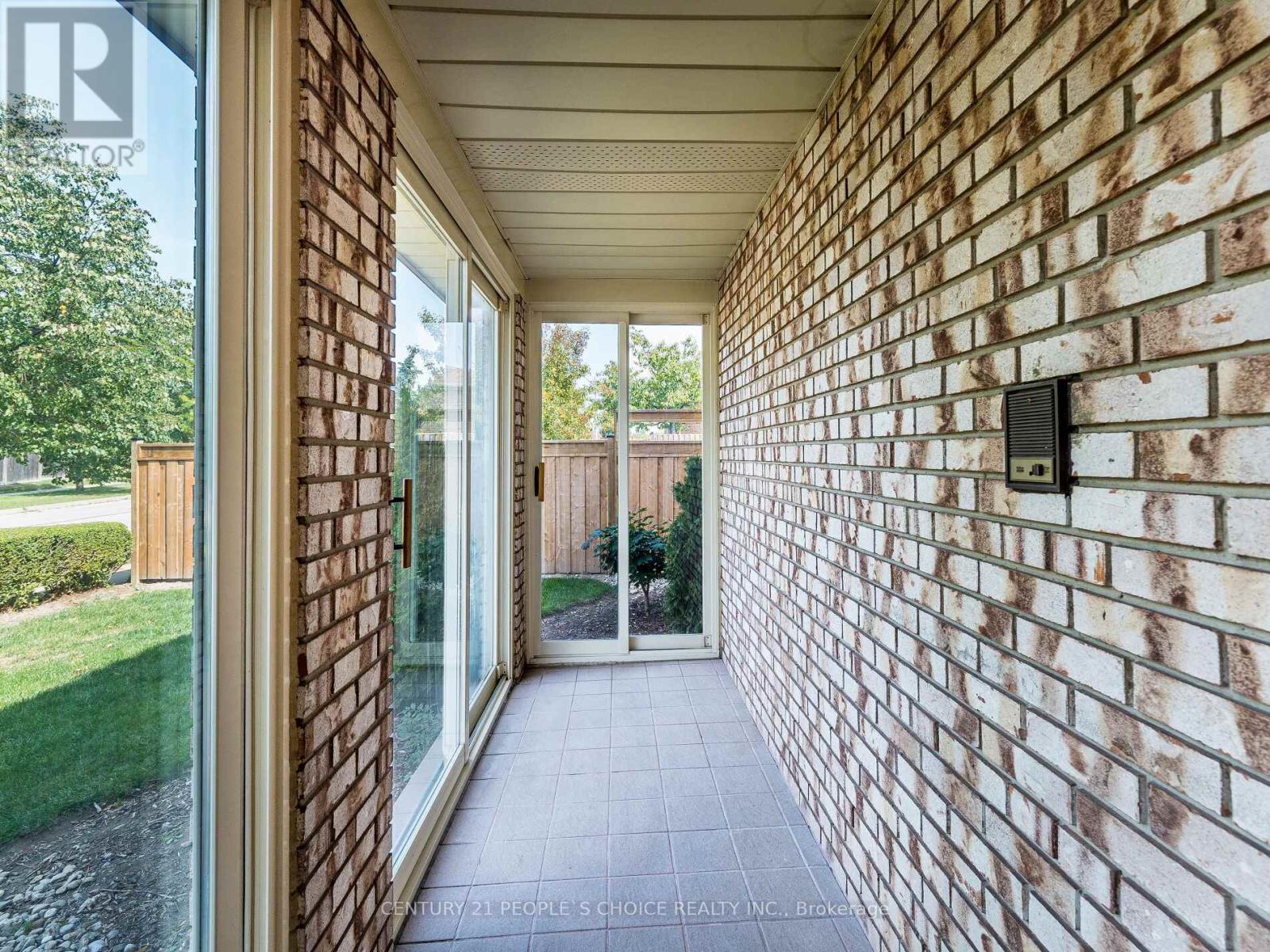 Upper - 110 Houston Road, Vaughan, Ontario  L4L 1V3 - Photo 5 - N12560936