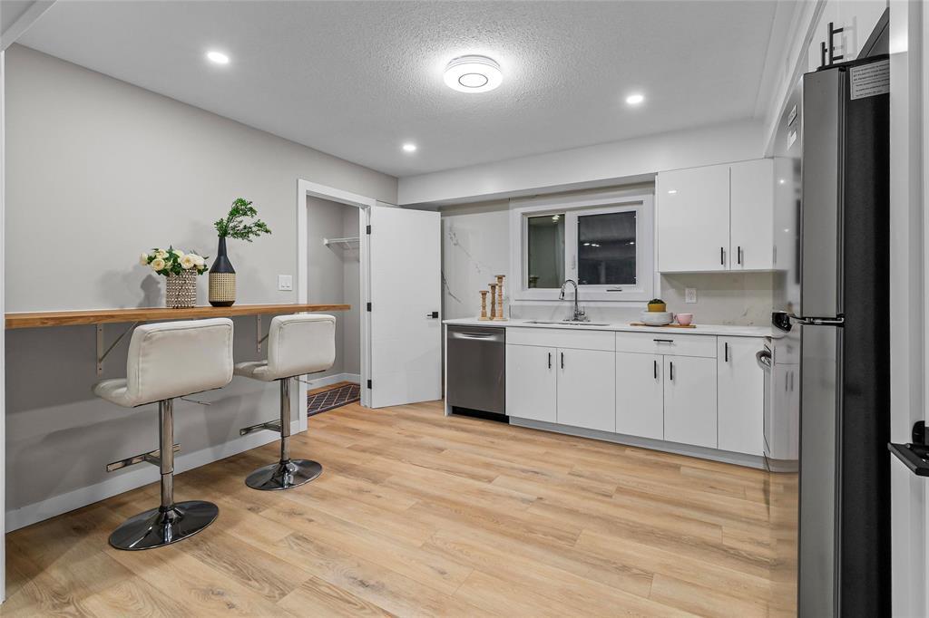 279 Mapleglen Drive, Winnipeg, Manitoba  R2P 0B1 - Photo 8 - 202528406