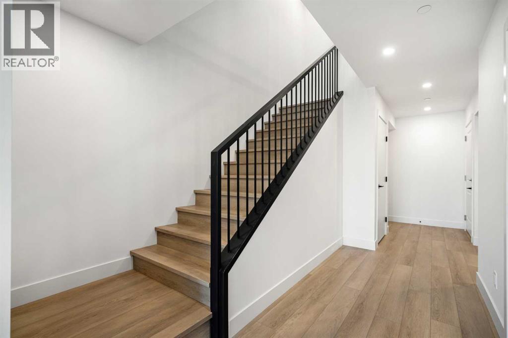 16 Greenwich Heath Nw, Calgary, Alberta  T3B 6P4 - Photo 3 - A2260575