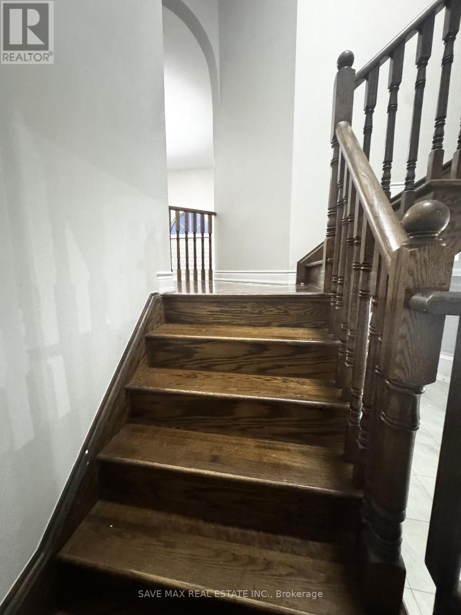 64 Louvain Drive, Brampton, Ontario L6P 1Y9 - Photo 10 - W12558462