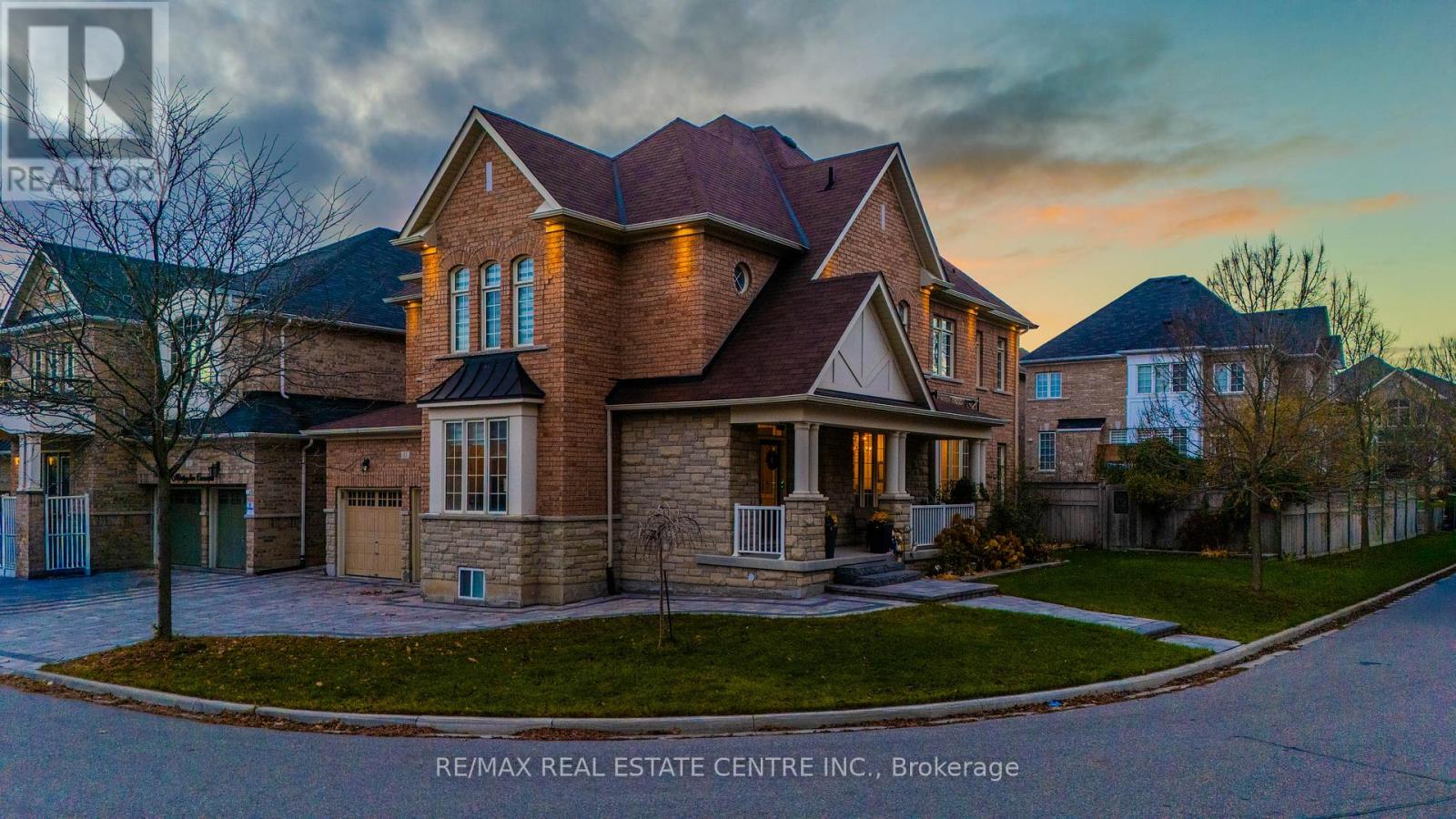 11 MISTYGLEN CRESCENT, Brampton, Ontario