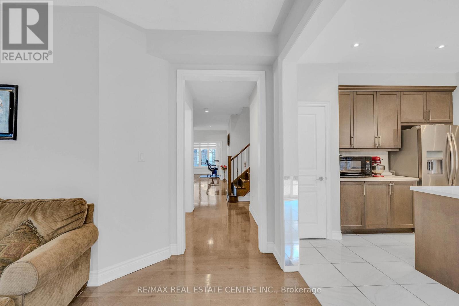 11 Mistyglen Crescent, Brampton, Ontario  L6Y 0X2 - Photo 11 - W12560946