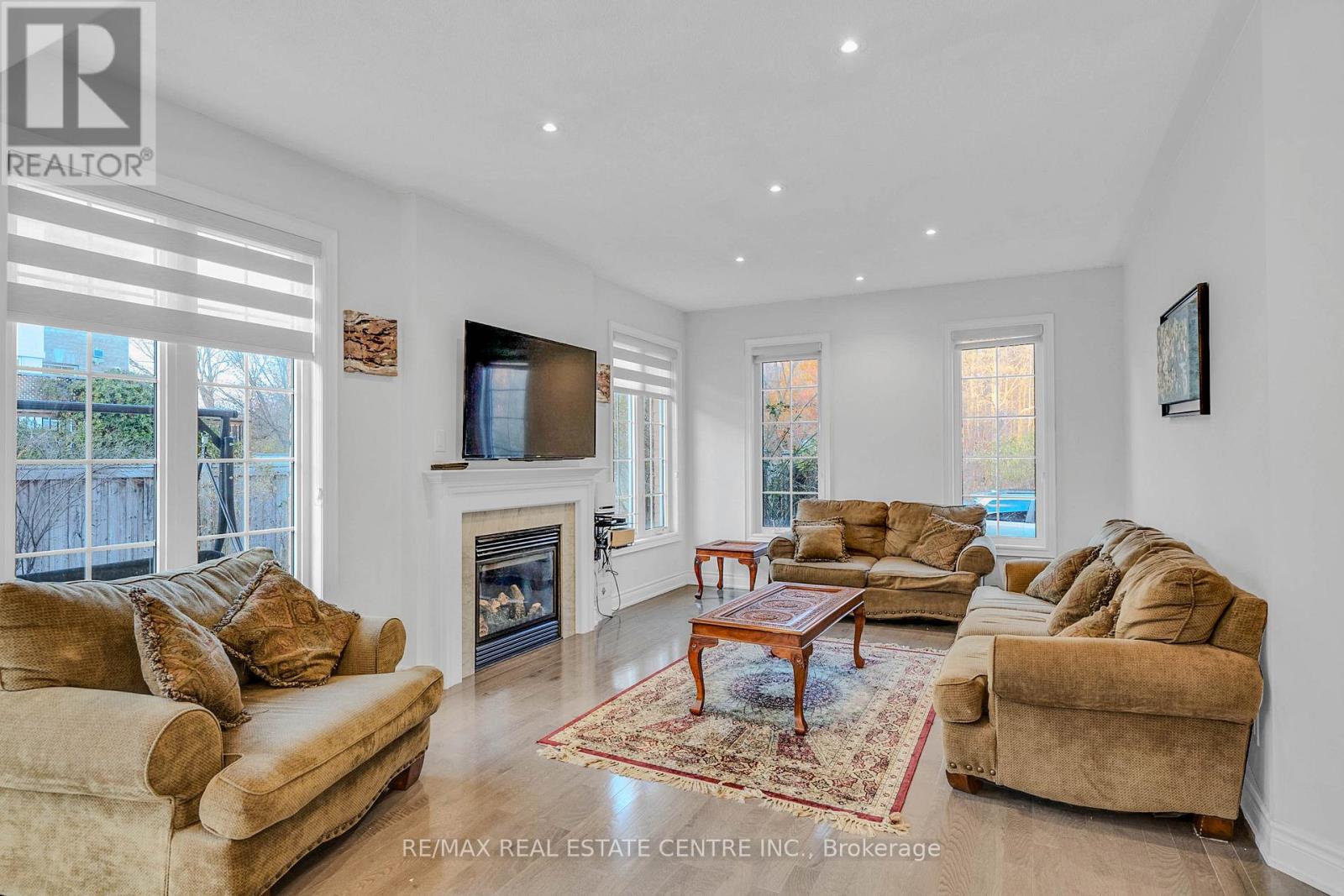 11 Mistyglen Crescent, Brampton, Ontario  L6Y 0X2 - Photo 12 - W12560946