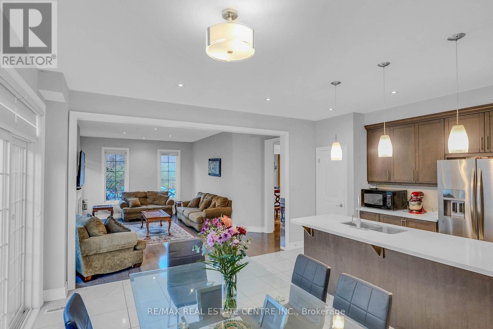 11 Mistyglen Crescent, Brampton, Ontario  L6Y 0X2 - Photo 16 - W12560946